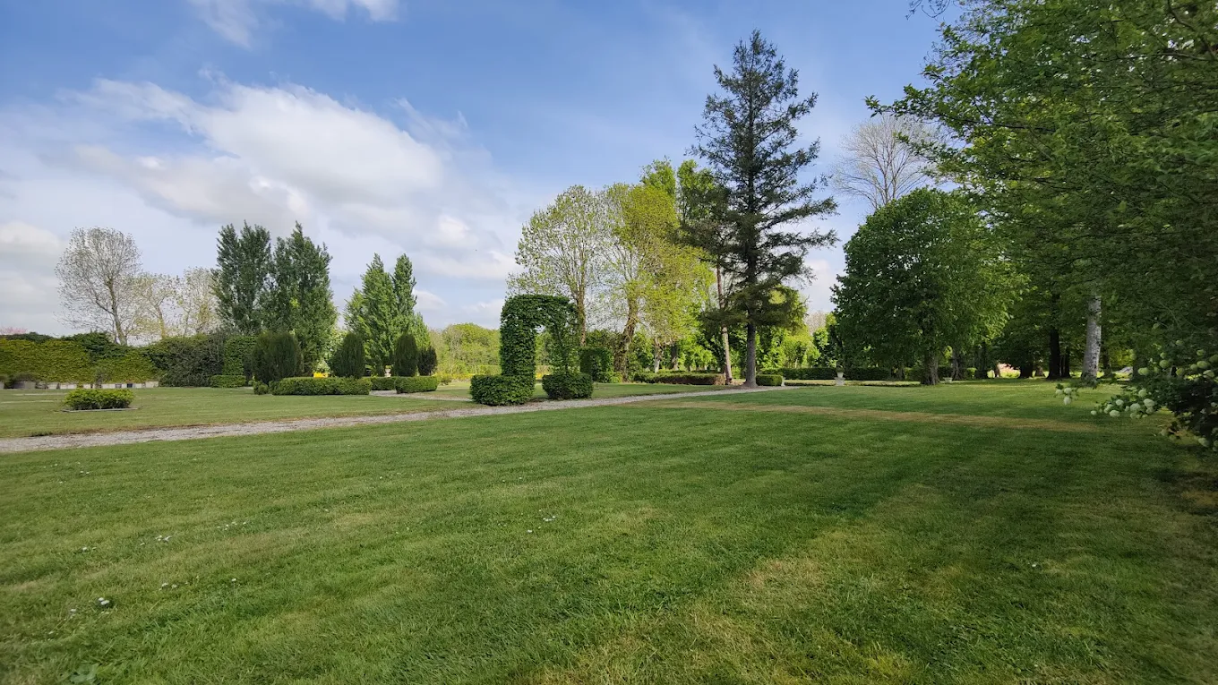 Parc verdoyant du domaine
